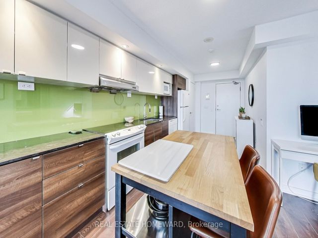 702 - 121 Mcmahon Dr