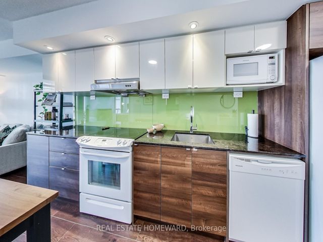 702 - 121 Mcmahon Dr