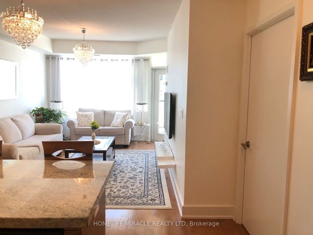 207 - 676 Sheppard Ave E