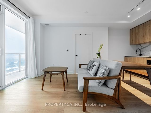 1309 - 127 Broadway Ave