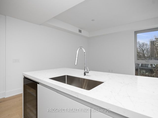 403 - 346 Davenport Rd E