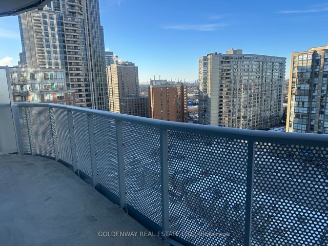 1203 - 15 Holmes Ave