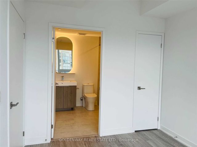 1203 - 15 Holmes Ave