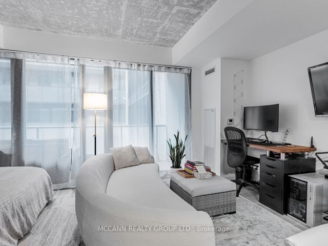 332 - 161 Roehampton Ave