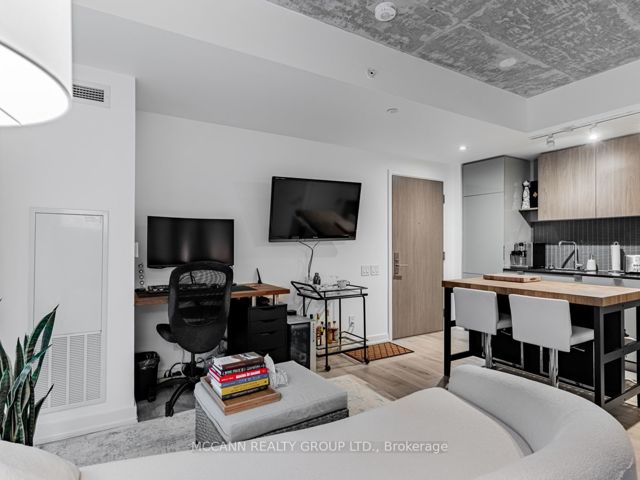 332 - 161 Roehampton Ave