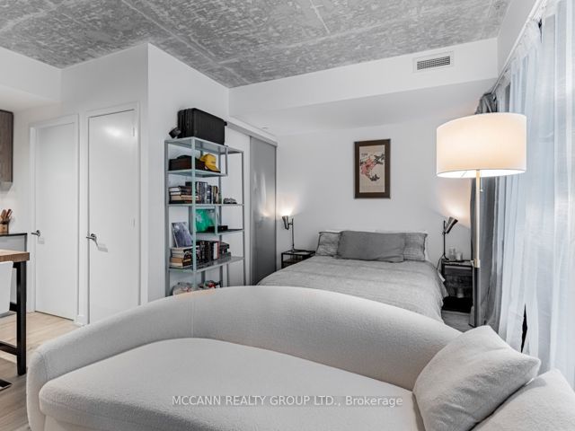 332 - 161 Roehampton Ave