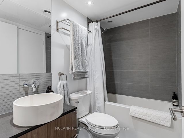 332 - 161 Roehampton Ave