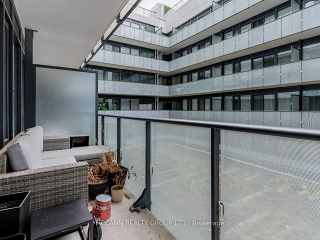 332 - 161 Roehampton Ave