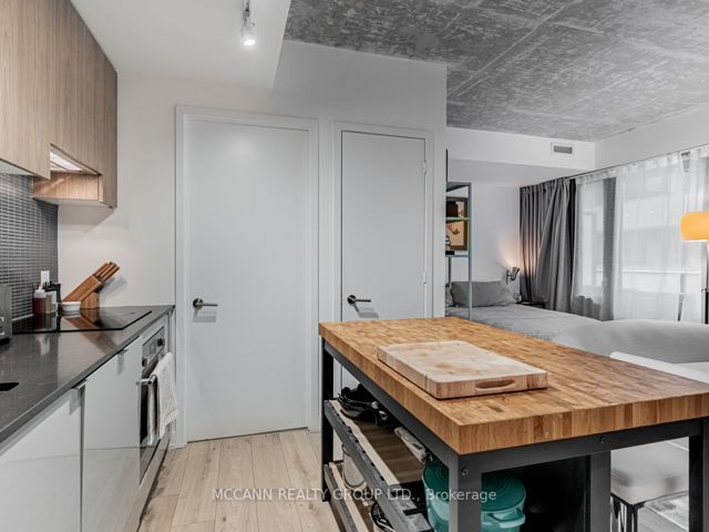332 - 161 Roehampton Ave