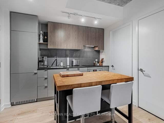 332 - 161 Roehampton Ave