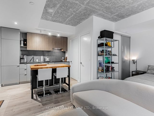 332 - 161 Roehampton Ave