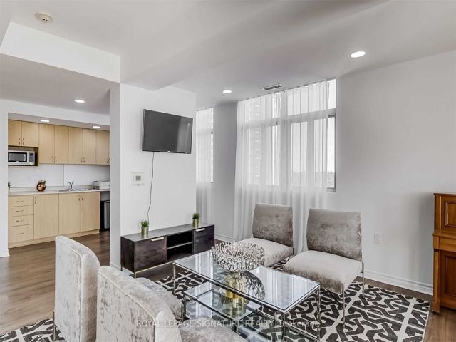 201 - 15 Maplewood Ave