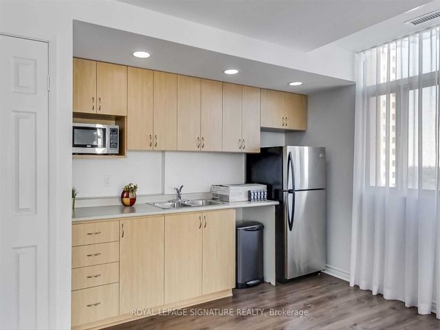 201 - 15 Maplewood Ave
