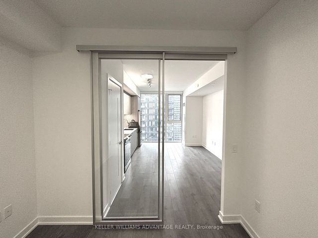 2306 - 357 King St W