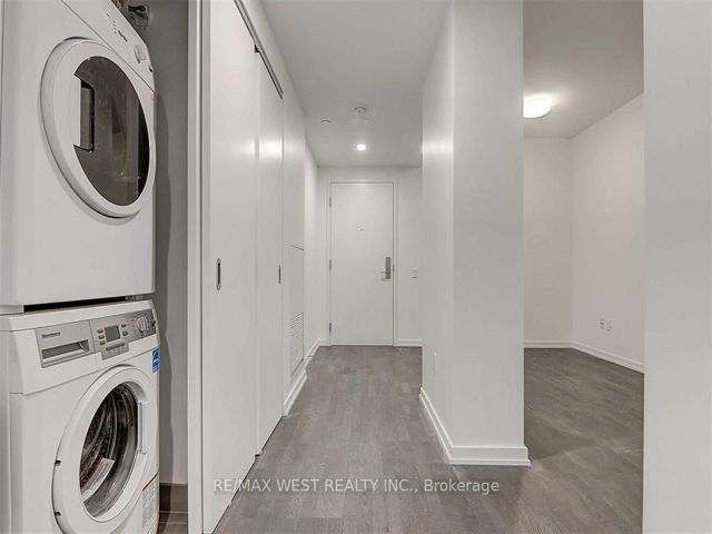412 - 60 Colborne St
