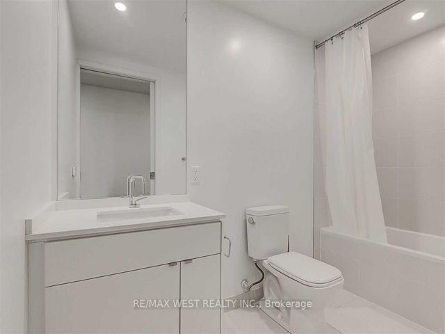 412 - 60 Colborne St