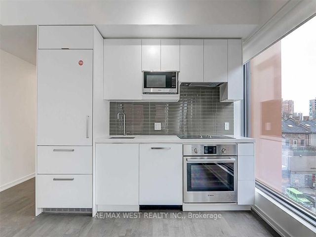 412 - 60 Colborne St