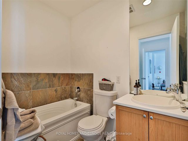 Lph6 - 410 Queens Quay W