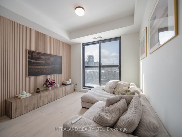 606 - 1181 Queen St W