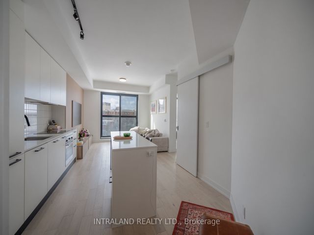 606 - 1181 Queen St W