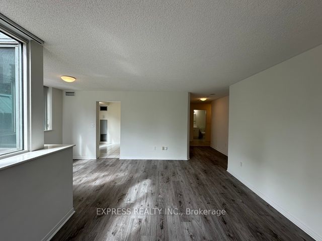215 - 39 Pemberton Ave