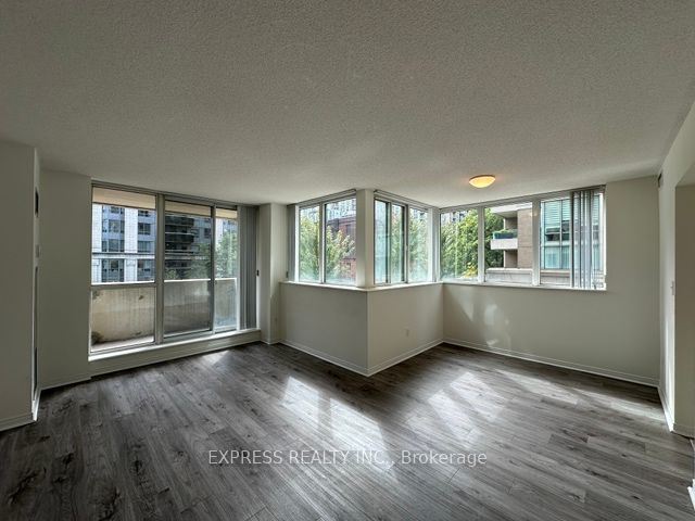 215 - 39 Pemberton Ave