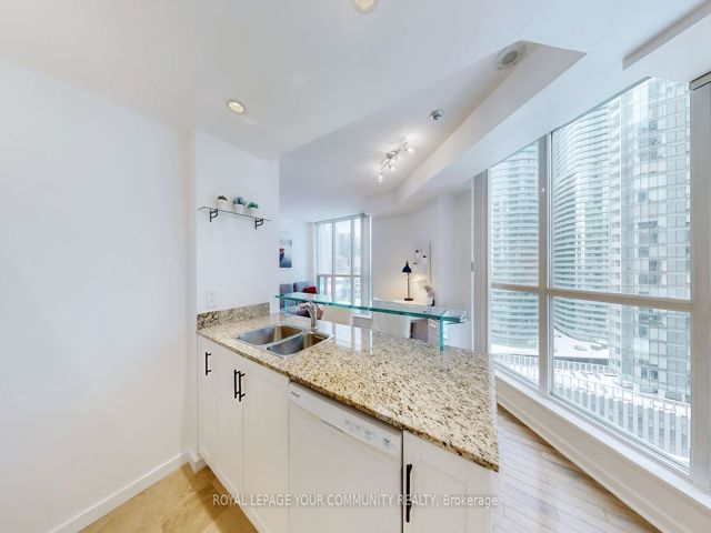 1813 - 208 Queens Quay W