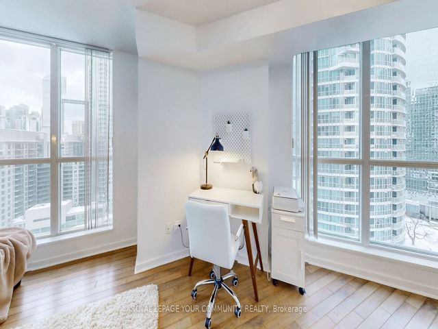 1813 - 208 Queens Quay W