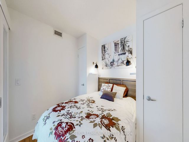 1813 - 208 Queens Quay W