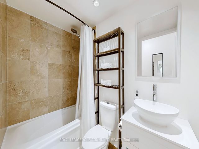 1813 - 208 Queens Quay W