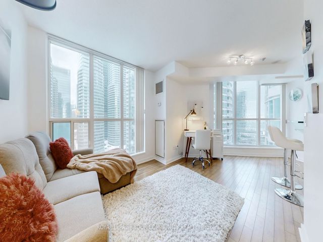 1813 - 208 Queens Quay W