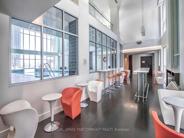 1813 - 208 Queens Quay W