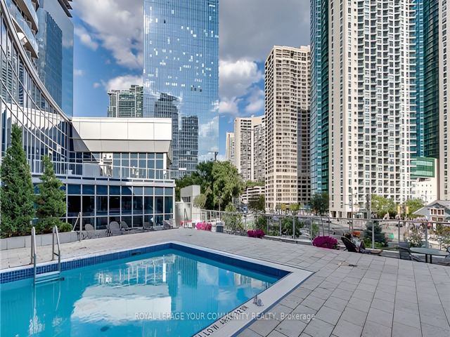 1813 - 208 Queens Quay W