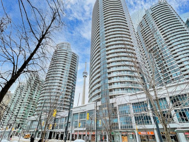 1813 - 208 Queens Quay W