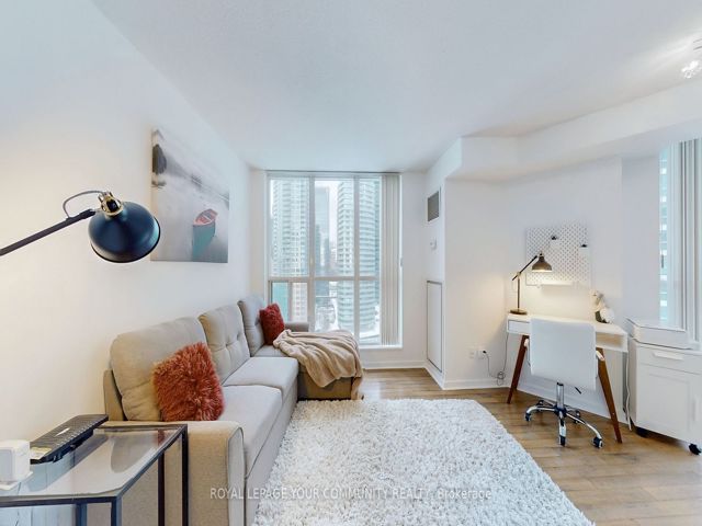 1813 - 208 Queens Quay W