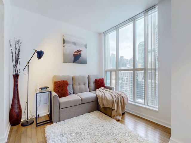 1813 - 208 Queens Quay W