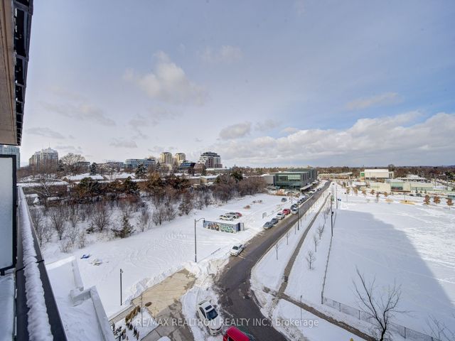 711 - 25 Mcmahon Dr