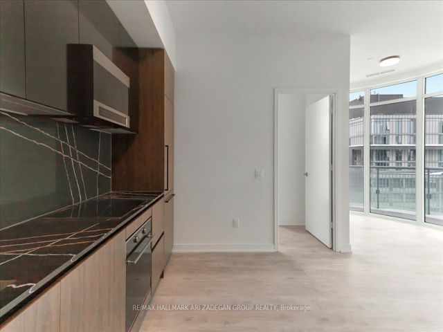 905 - 425 Front St E