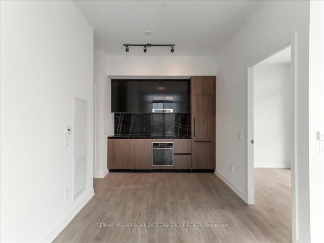 905 - 425 Front St E