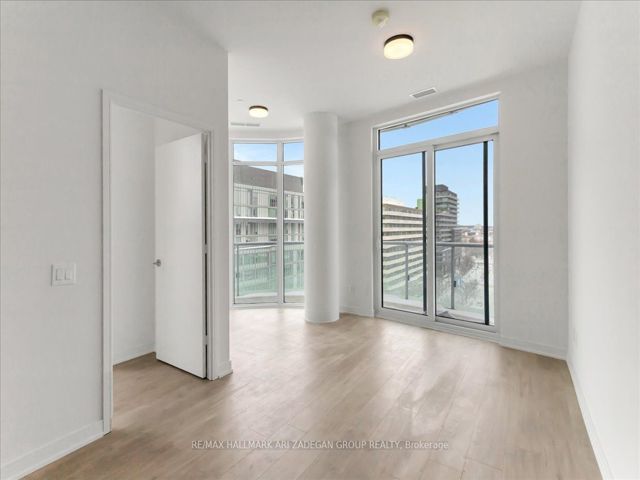 905 - 425 Front St E