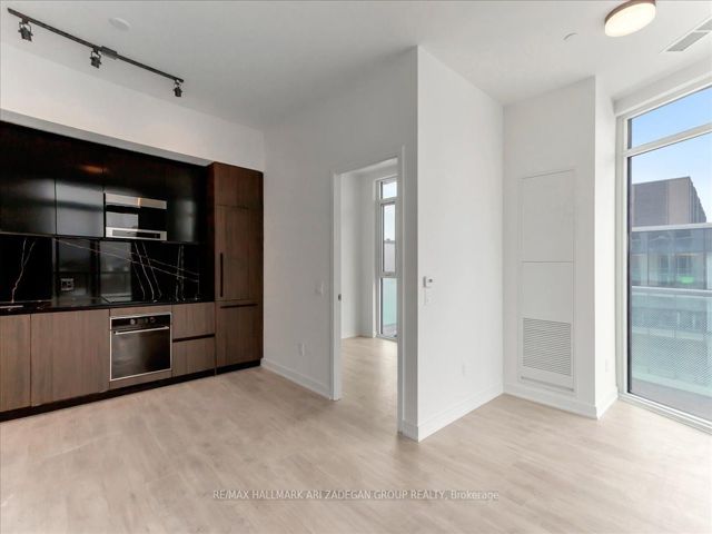 905 - 425 Front St E