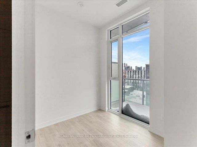 905 - 425 Front St E