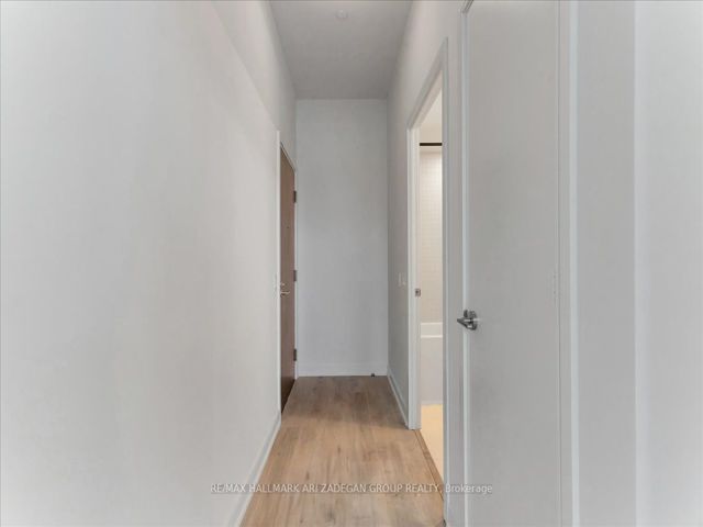 905 - 425 Front St E