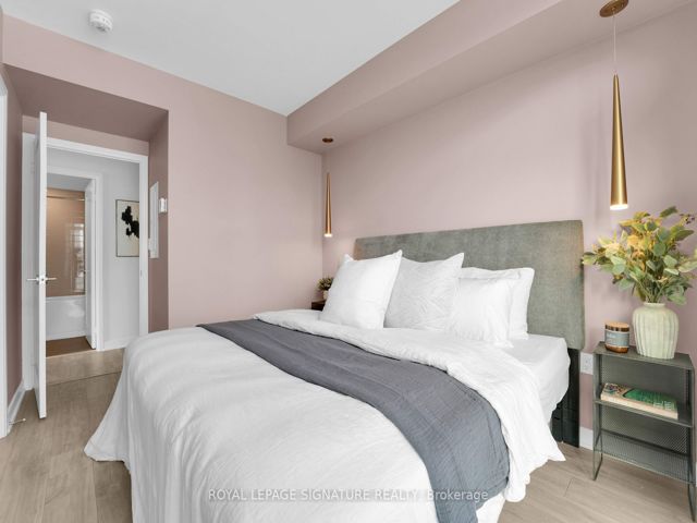 406 - 27 Bathurst St