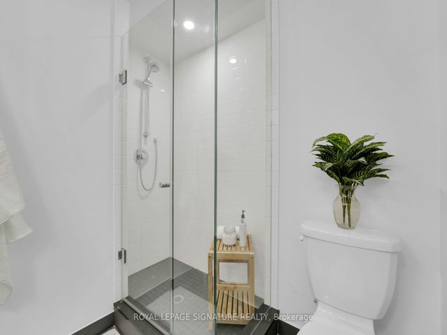 406 - 27 Bathurst St
