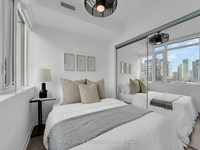 406 - 27 Bathurst St