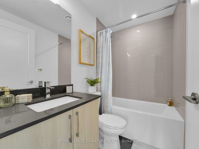 406 - 27 Bathurst St