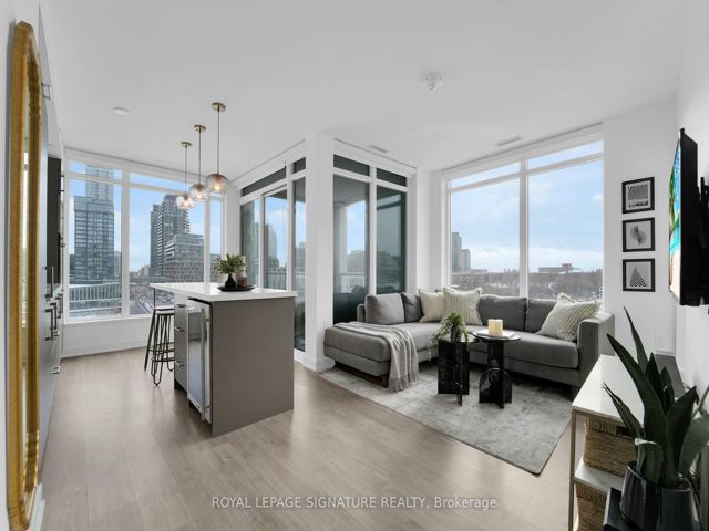 406 - 27 Bathurst St