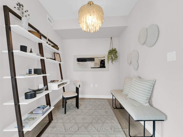 406 - 27 Bathurst St