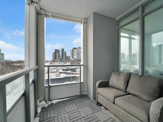 406 - 27 Bathurst St